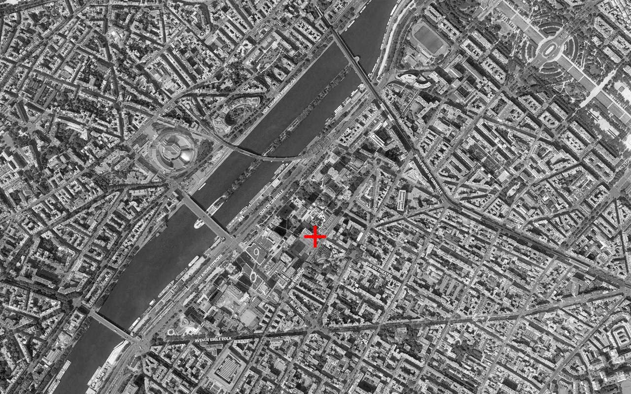 OVNI . Paris